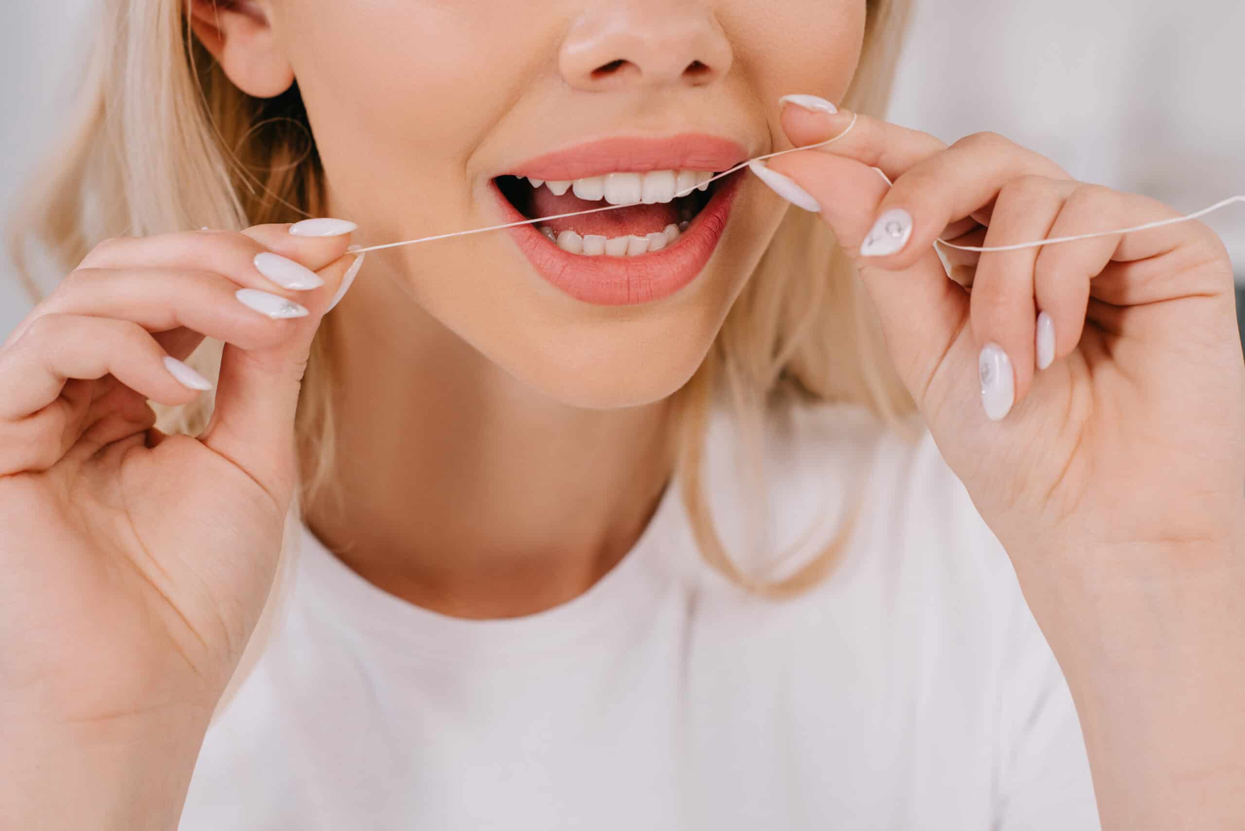 How To Use Dental Floss Correctly Hermes London Dental Clinic 